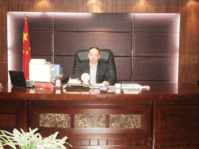 爱玛鞋业董事长周敏弟